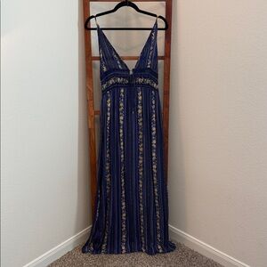 Promesa Floral Patterned Flowy Blue Spaghetti Strap Maxi Dress Size Large NWOT